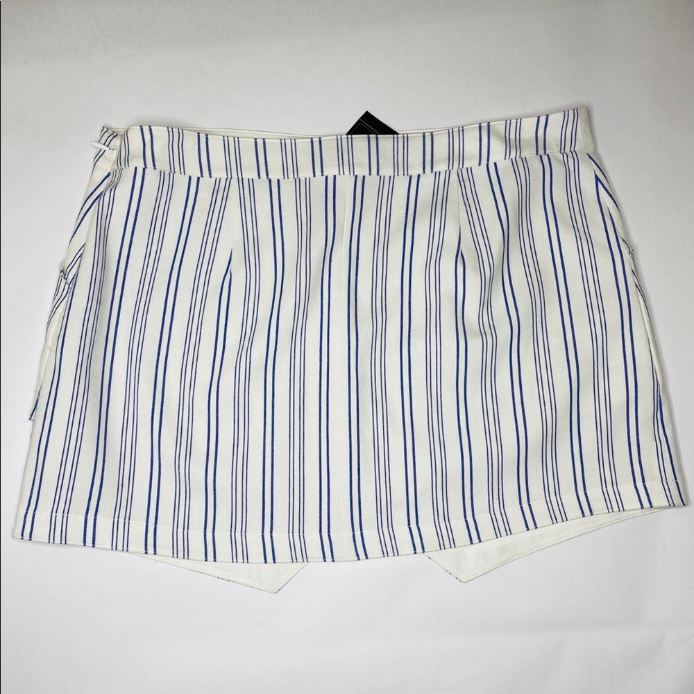 BCBG MaxAzria Asymmetrical Mini Skirt SIZE L - Picture 5 of 7